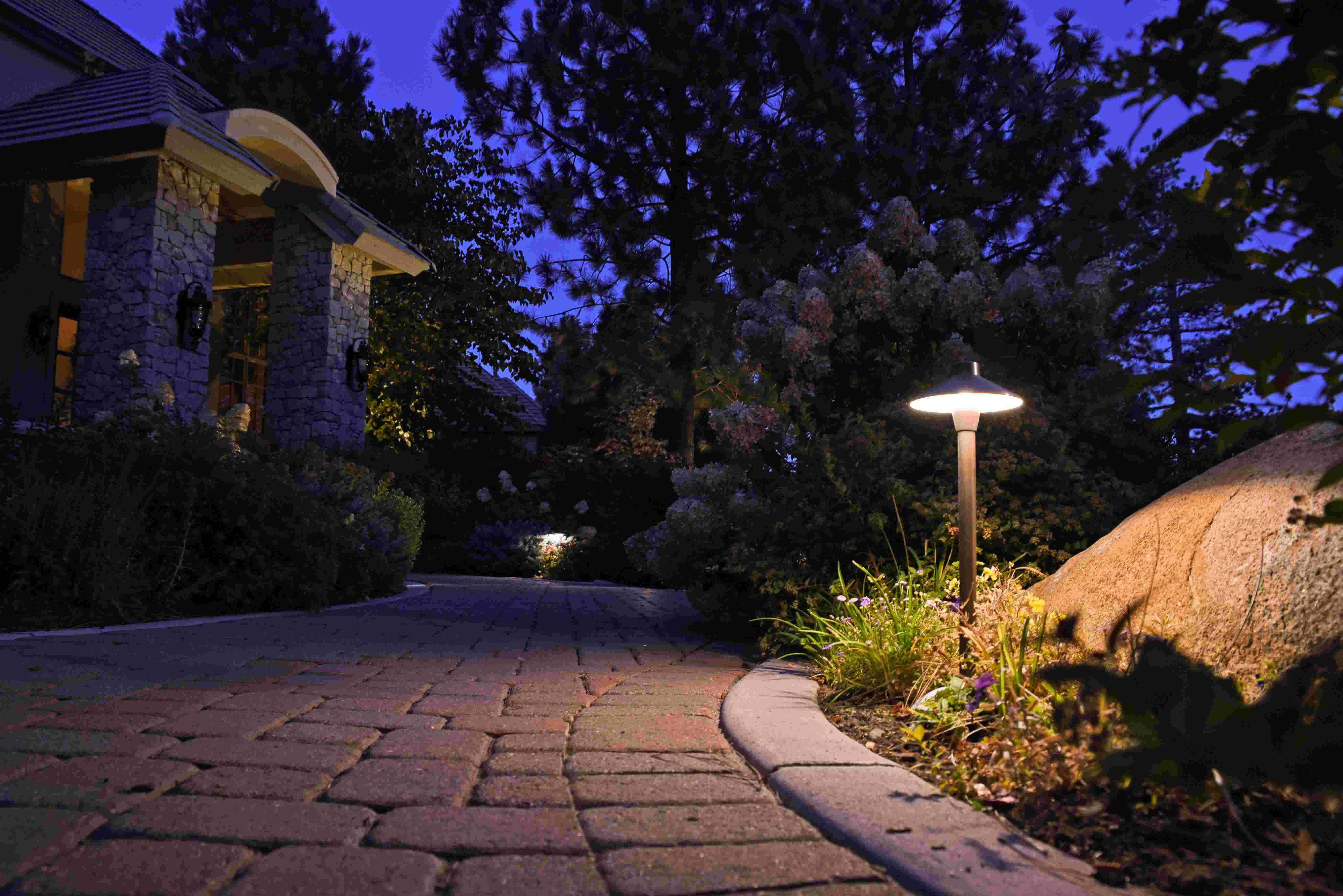 outdoor pathway lighting